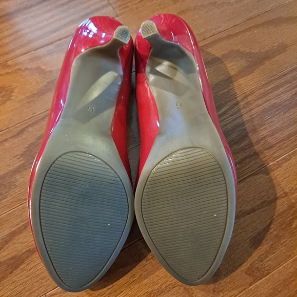 RED Heels - Picture 2 of 3